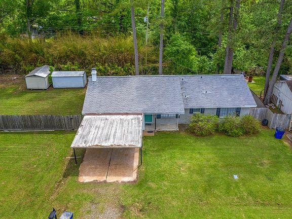 2nd image of 385 Maplewood St
