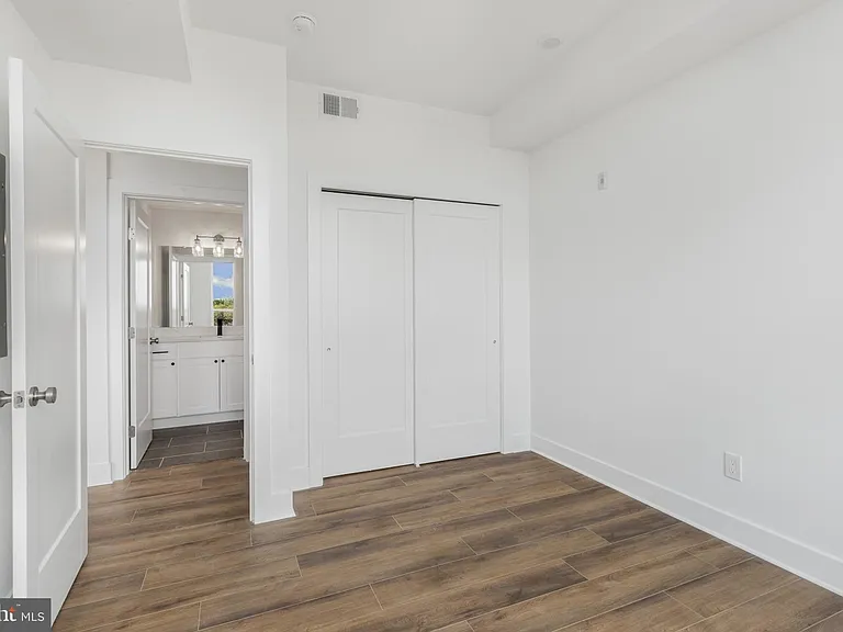 2214 N Front St #202 — Photo 16