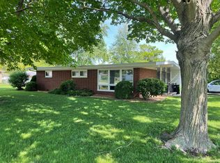 101 N 1st St, Roanoke, IL