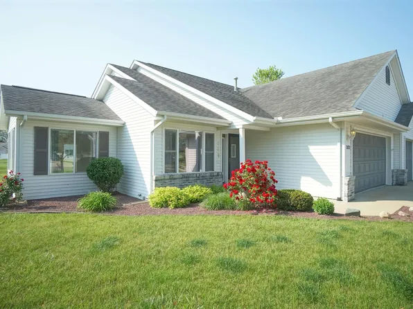 2132 Red Squirrel Ct, Warsaw, IN 46582