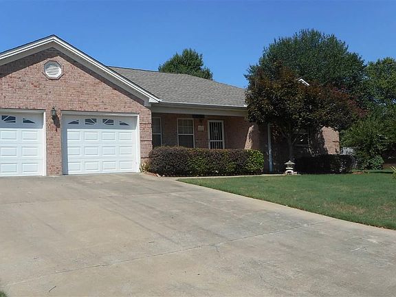 2nd image of 2424 Brittany Ln