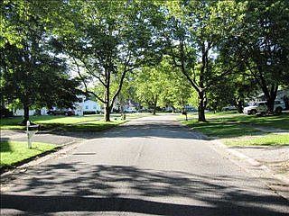 2nd image of 29 Country Gables Cir