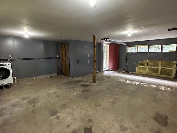 5th image of 138 Maple St
