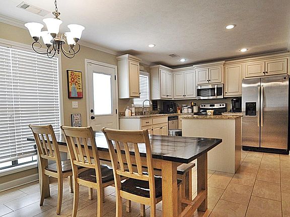 4th image of 110 Coal Dr