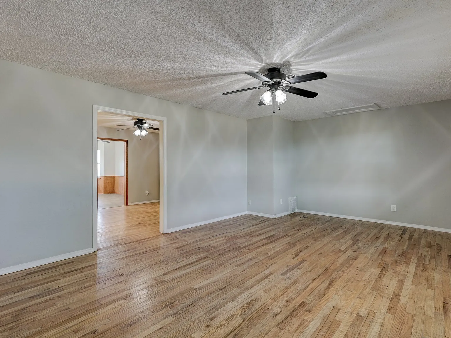 3 bed, 1215 sqft, $1,420 — Photo 3