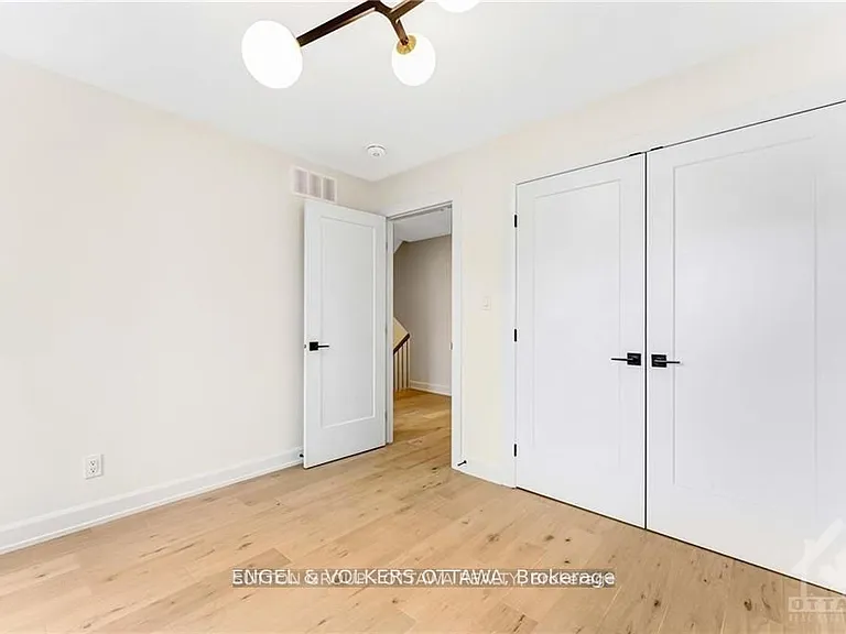 136 Carillon St #A — Photo 8