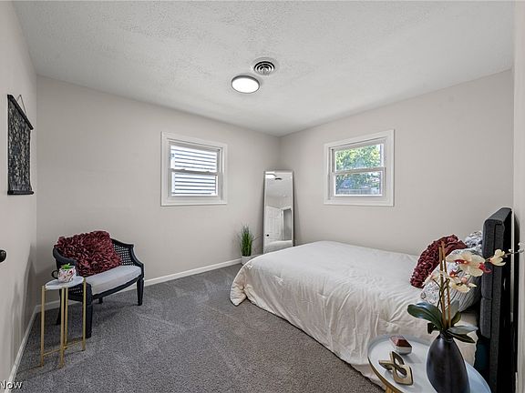 5th image of 2221 Maxine Ave NE