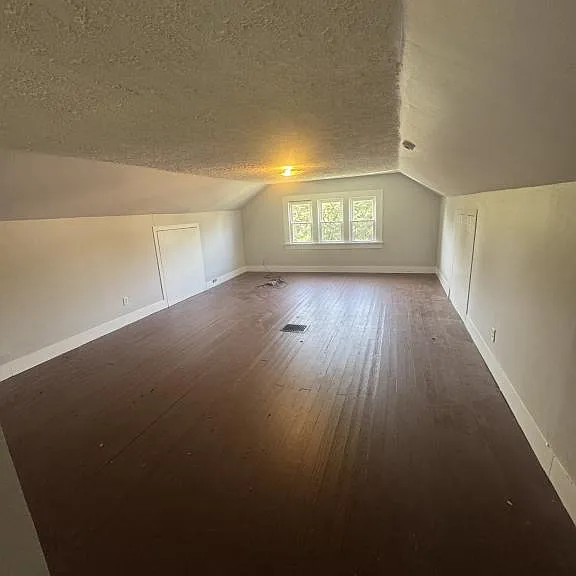 1421 Carolina Ave — Photo 9