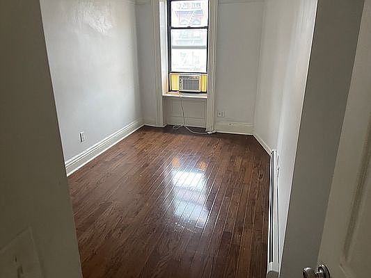 5th image of 412 E 116th St #6B