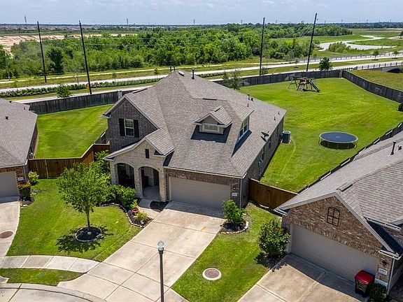 A sneak peek at this amazing lot! It's is one of the LARGEST lots in Towne Lake.