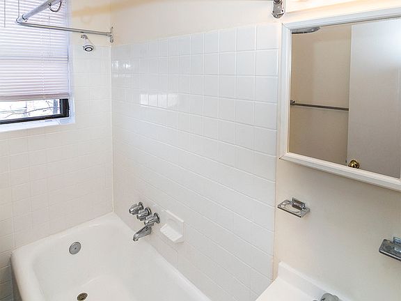 2nd image of 4715 Walnut St #B8
