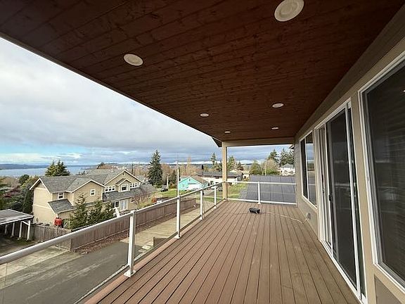 4th image of 2309 Sunset Dr W