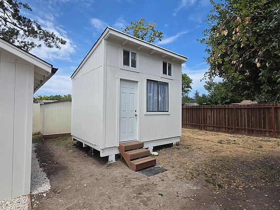 3rd image of 3315 Primrose Court
