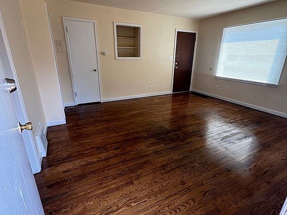 2nd image of 401-403 N Longwood St #401-2