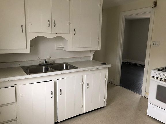 2nd image of 647 Englewood Ave APT 3