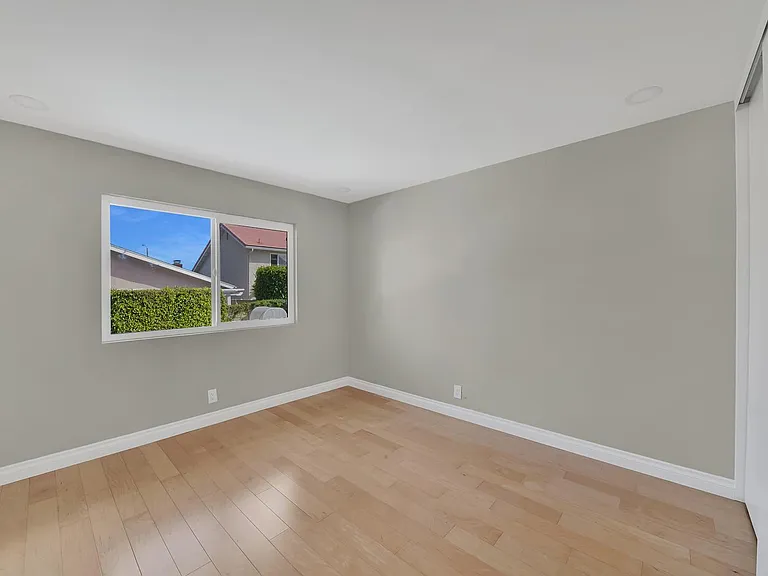 6781 Glen Dr — Photo 15