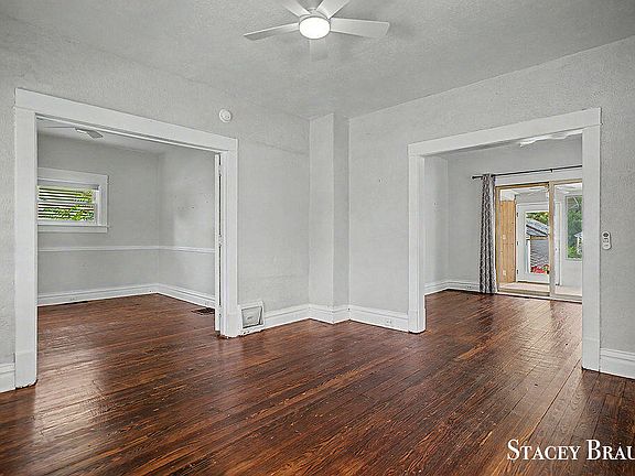 5th image of 1009 Courtney St NW