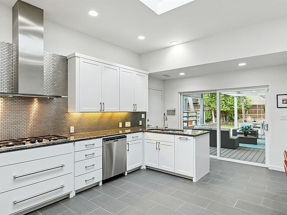 3rd image of 9202 Arbor Branch Dr