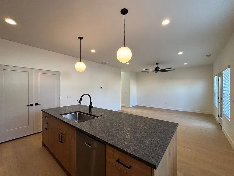 73 N 520 W #10 — Photo 10
