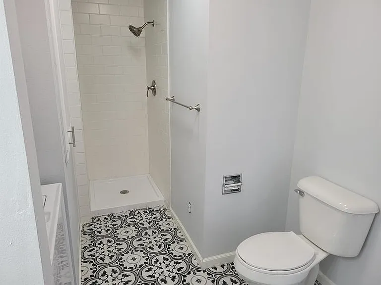 2251 Fairfax Dr — Photo 5