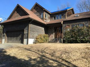 2 Thurner Rd, Dingmans Ferry, PA 18328