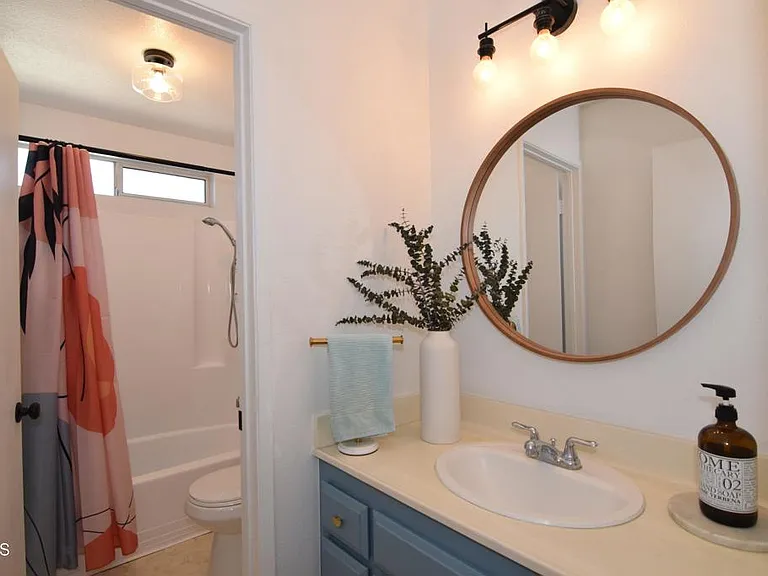 18550 Hatteras St #73 — Photo 16