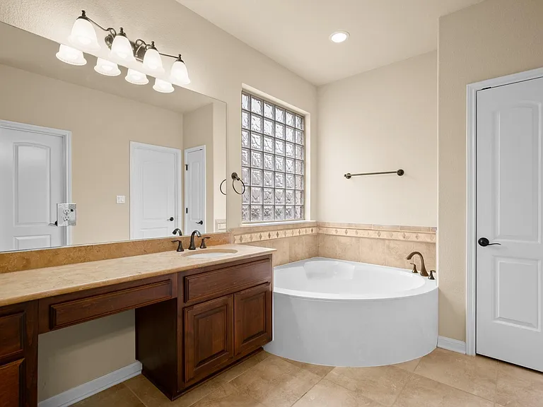11704 Palisades Pkwy — Photo 21