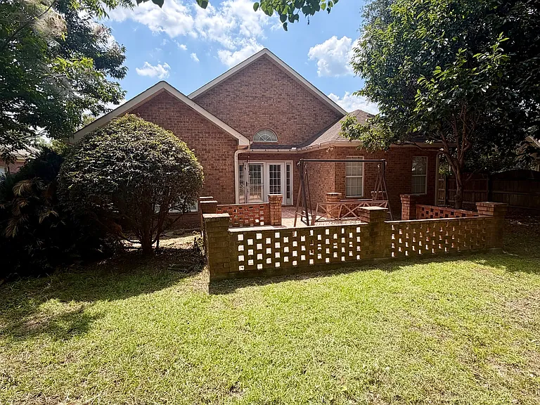 213 Carrington Ln — Photo 49