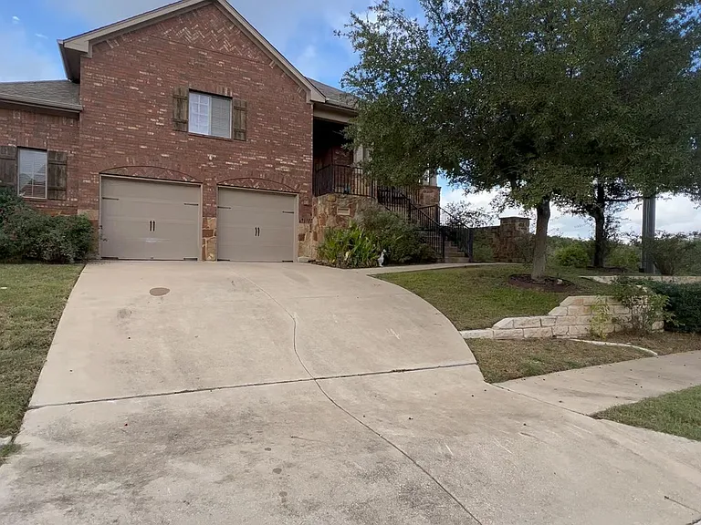 543 Drury Ln — Photo 2