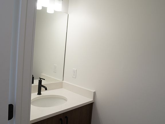 5th image of 301 N Liberty Ave