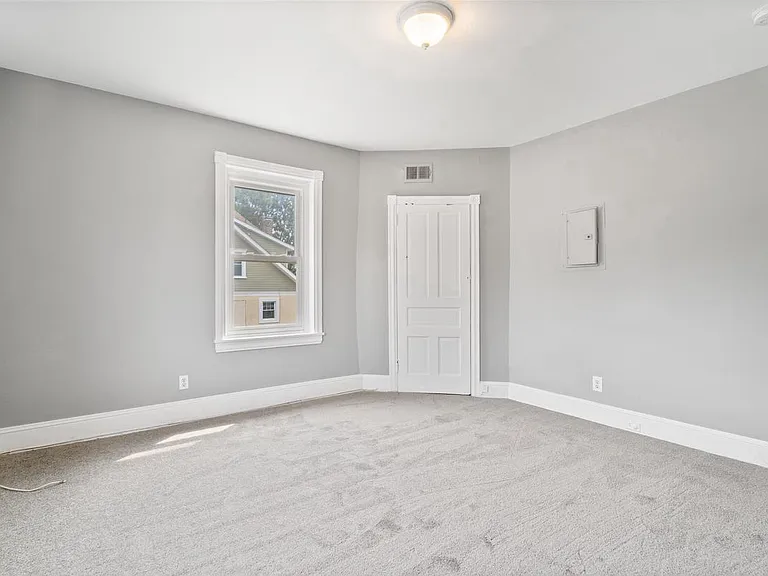 203 E Springfield Rd #17 — Photo 11