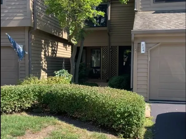 326 Indian Pt, Lake Barrington, IL 60010