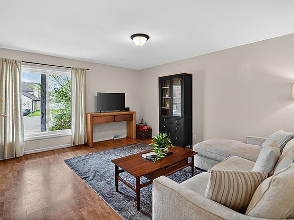 3rd image of 6 Westover Ct