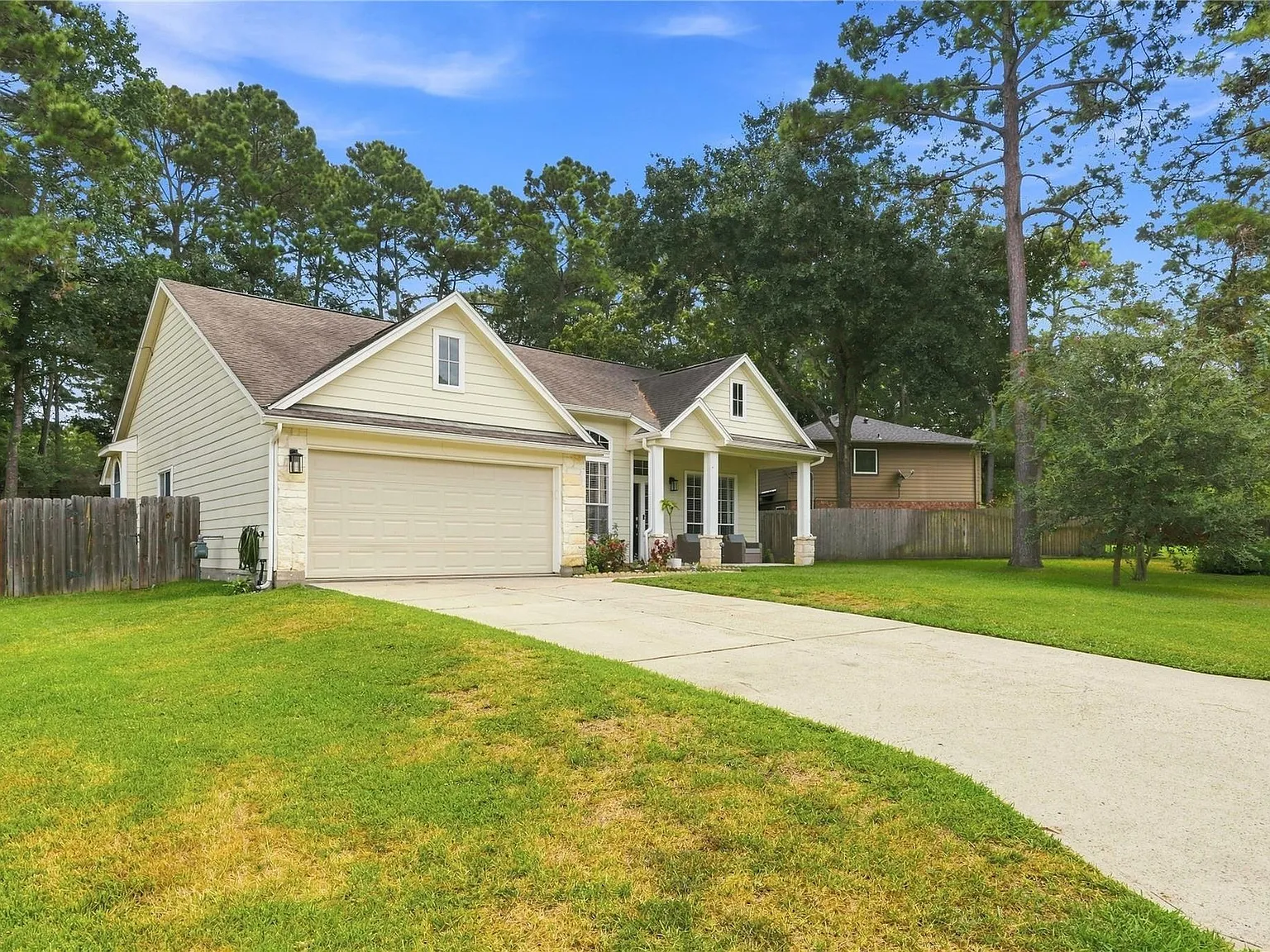 3 bed, 2.0 bath, 1700 sqft, $2,300 — Photo 2