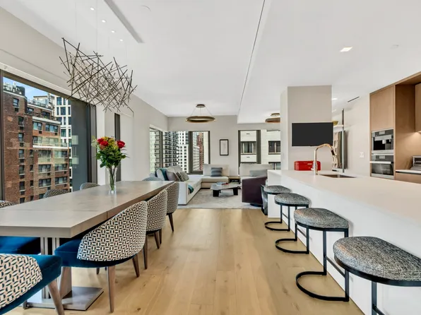 200 East 21st Street 12C image 3 of 23