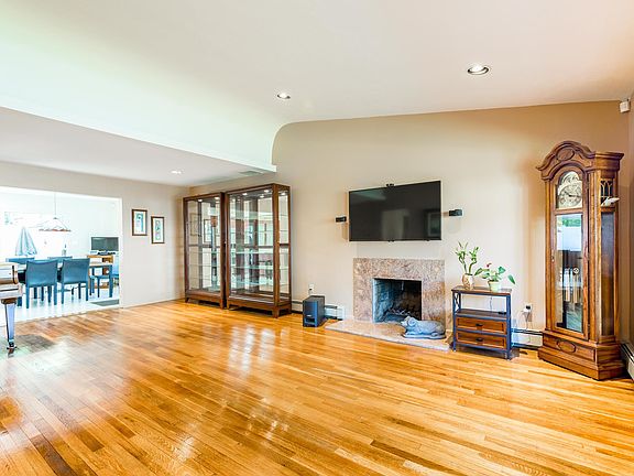 5th image of 68 Lynwood Dr