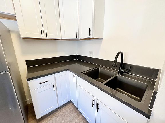 2nd image of 6100 Woodman Ave APT 5