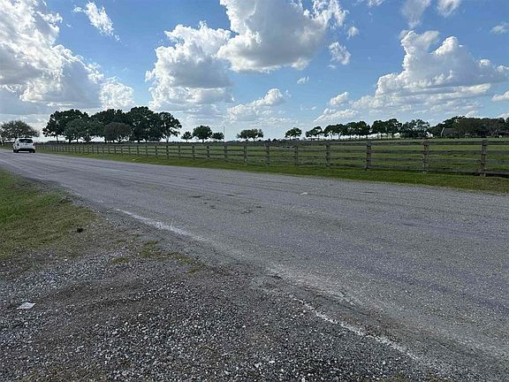 3rd image of 11857 Brooks Rd