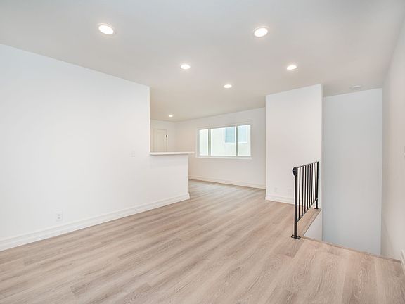 4th image of 322 10th St APT 202