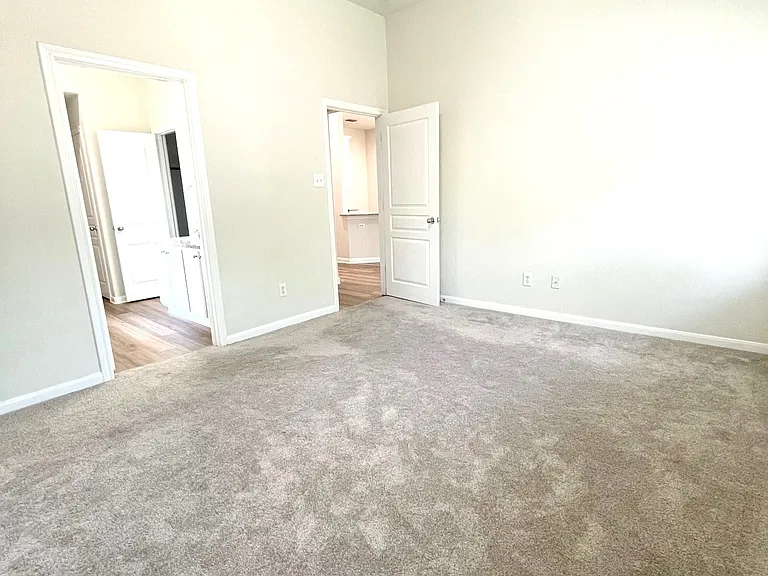 2705 Lumina Dr — Photo 6