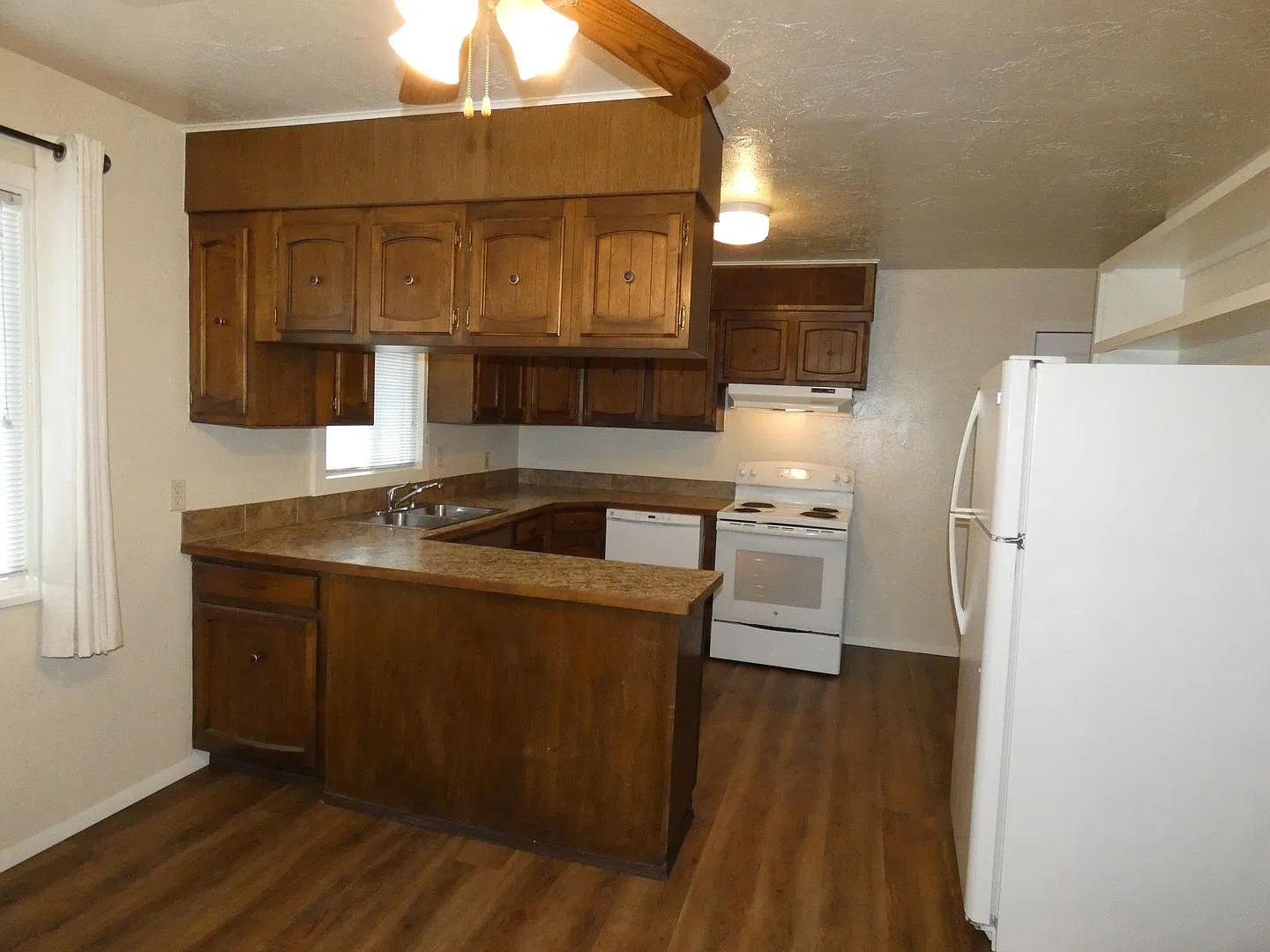 824.5 S C Street **Upstairs Unit** — Photo 2