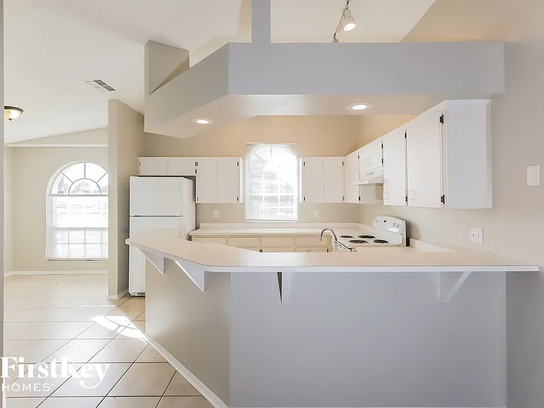 785 Hunt Dr — Photo 6