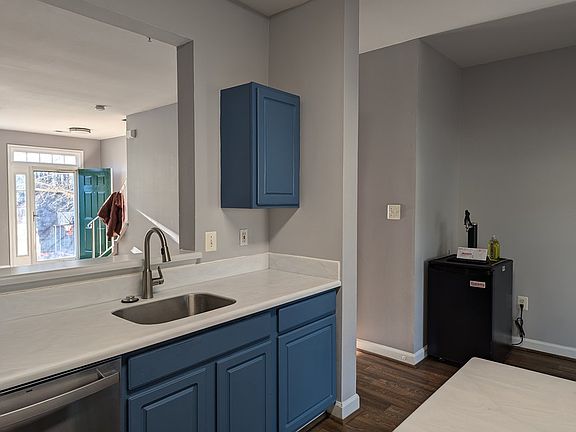 KITCHEN (KEG FRIDGE NOT INCLD)