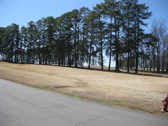 4th image of 300 Edgemont Dr