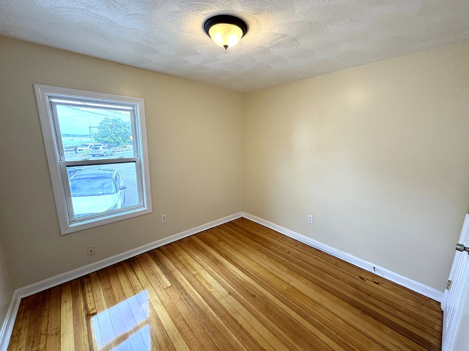 1096 North Shore Rd — Photo 2