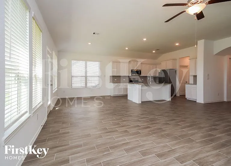 15122 Arlington Park Ave — Photo 4