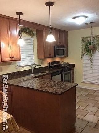 Kitchen left side
						:
						Sink, dishwasher, gas stove/oven and microwave vent fan, all stainless. Granite