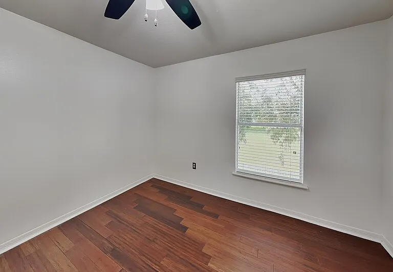 1952 Alambra Cir — Photo 15