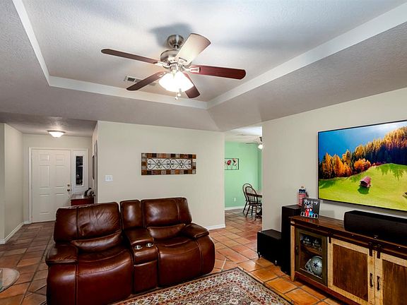4th image of 1067 Meadowridge Dr