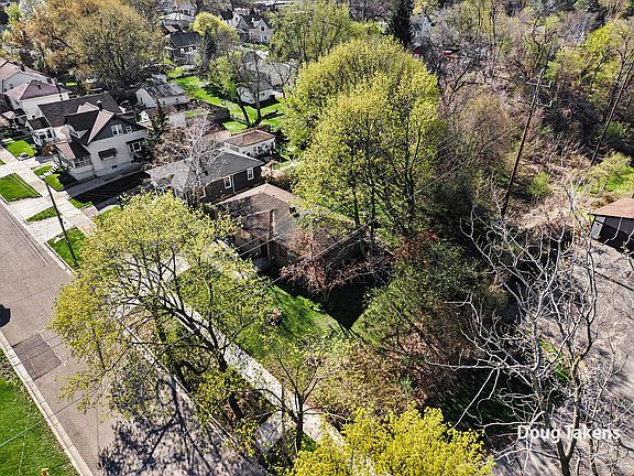 4th image of 402 Shirley St NE